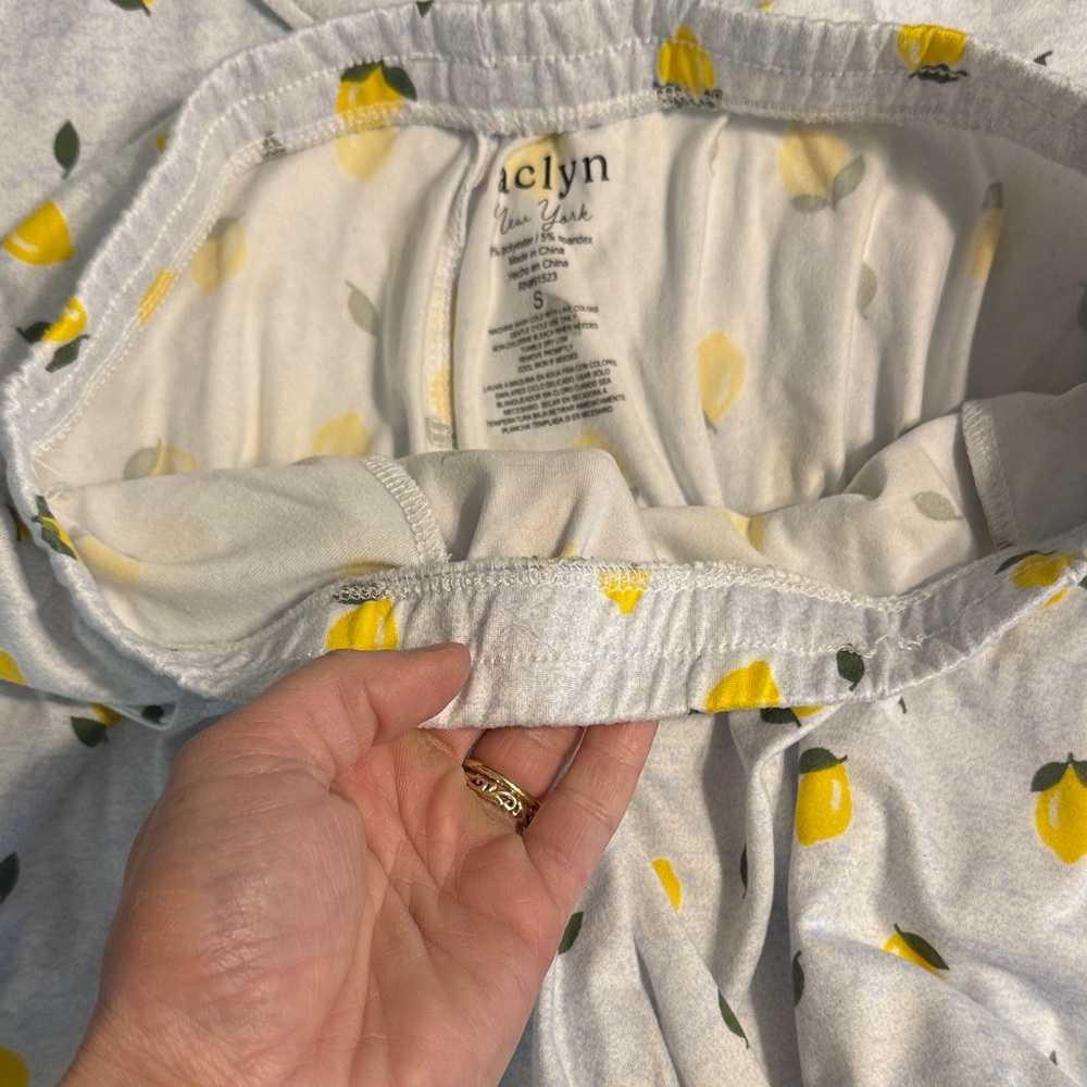 Jaclyn: Womens Sleepwear Short-Sleeve Button-Down Shirt with Yellow Lemon Print - Picture 3 of 4